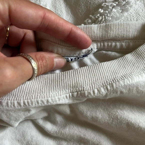 Vintage Guess USA tshirt - Picture 2 of 5